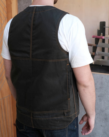 the makers vest workwear made in barcelona_ olive green _  back