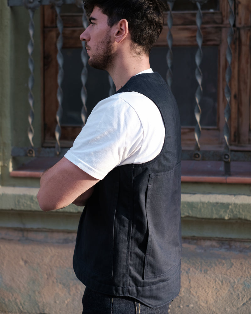 the makers vest workwear made in barcelona_ navy blue side view